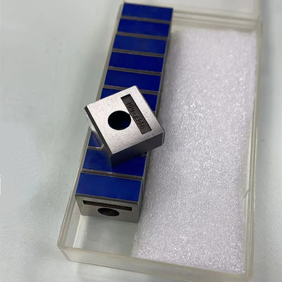 カーボン鋼ローランドグリッパーパッド 青いゴム 印刷機用スペアパーツ 19*18*8mm