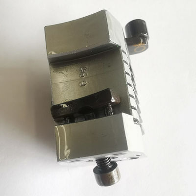 鉄素材を使用した逆6桁活版印刷機、印刷機部品の長寿命